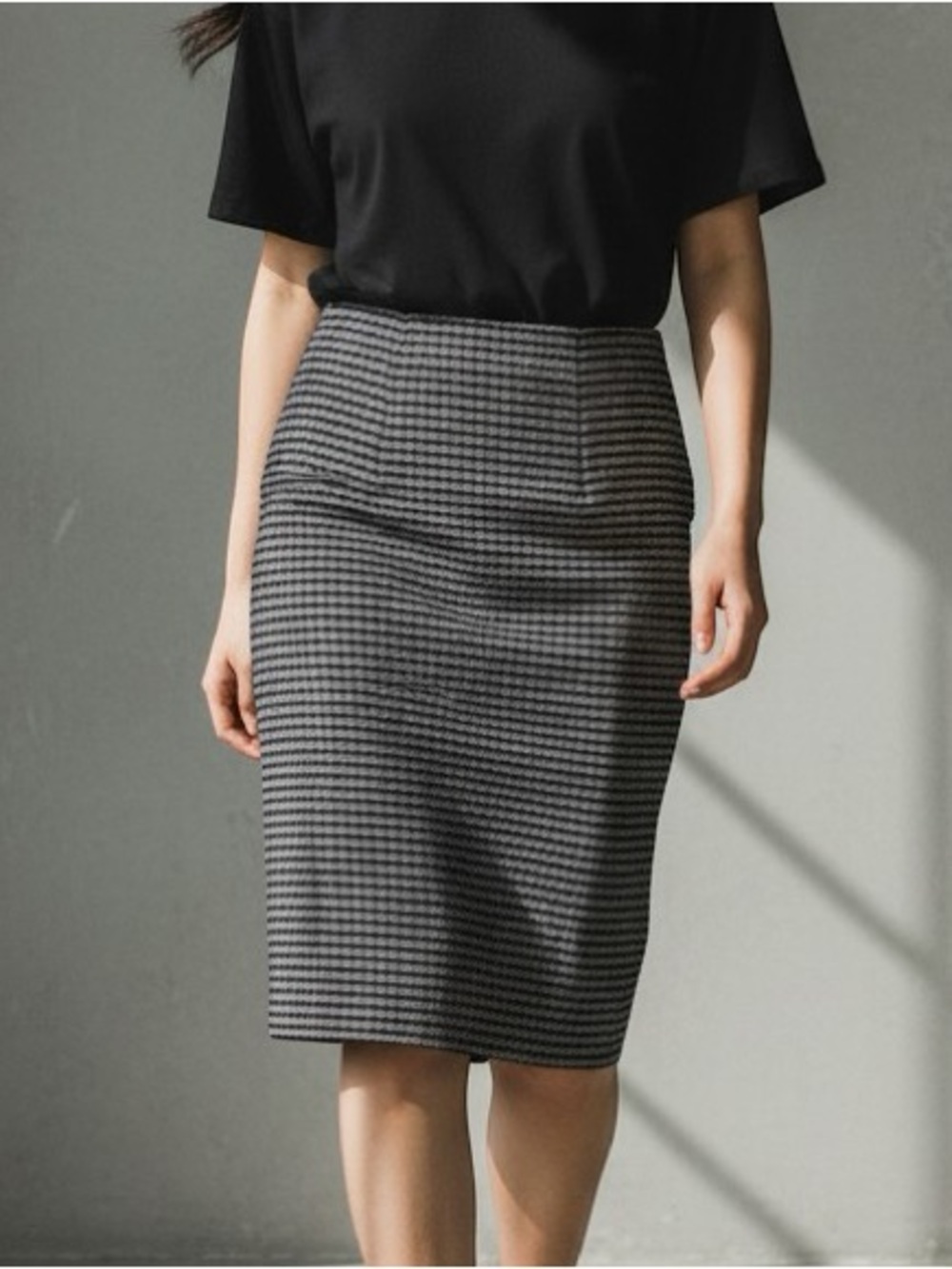 Misook Fitted Pencil Skirt Knee Length Black White Textured Knit Office M